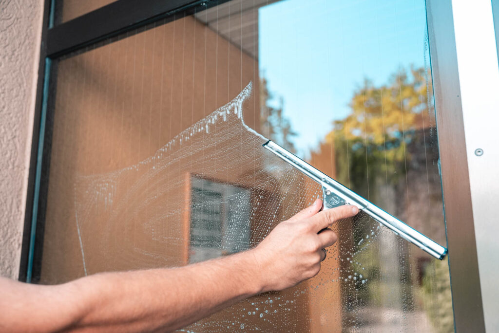 Glas wischen und abziehen