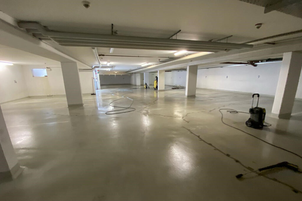 saubere Tiefgarage